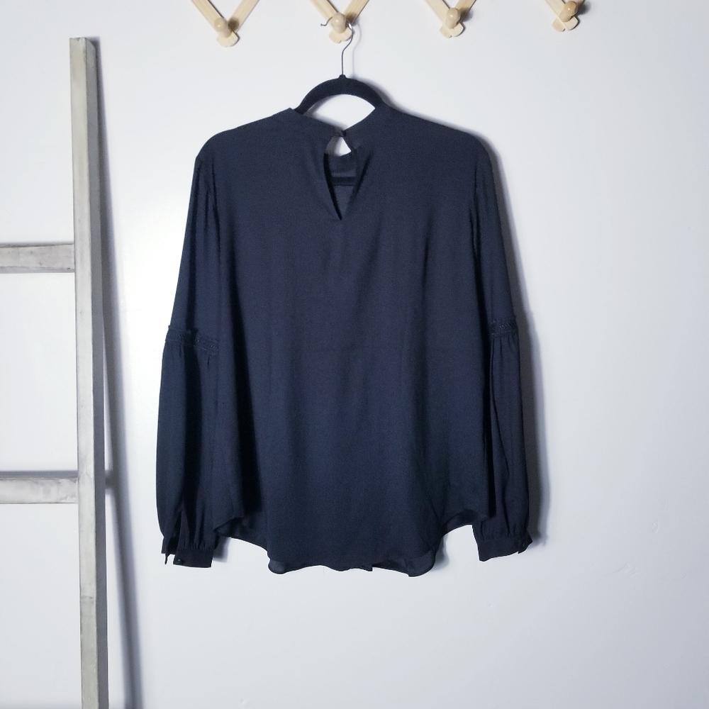 ANN TAYLOR DRESSY BLACK LONG SLEEVE EMBROIDERY BLOUSE SIZE MEDIUM - Picture 2 of 12